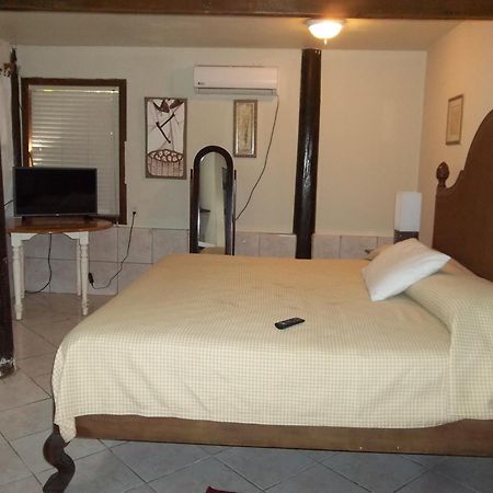 Fosters West Bay Resort 외부 사진