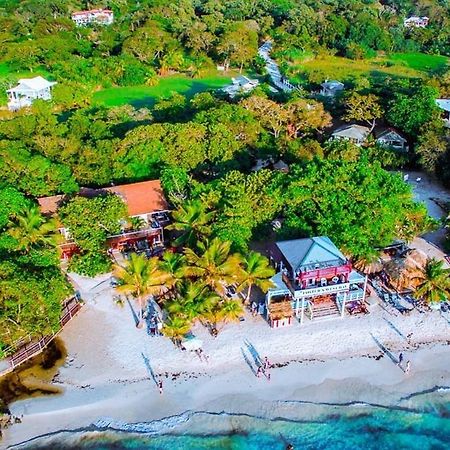 Fosters West Bay Resort 외부 사진
