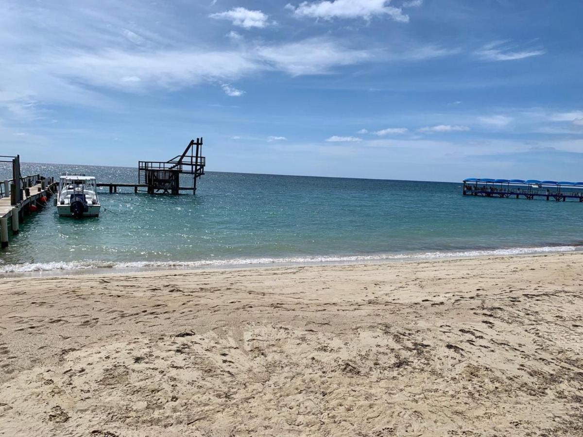 Fosters West Bay Resort 외부 사진