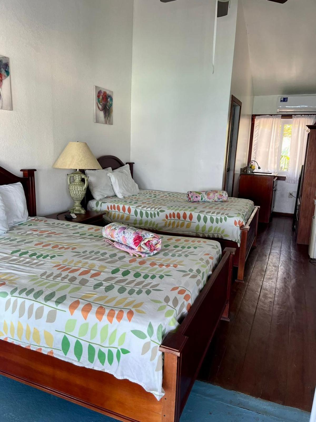 Fosters West Bay Resort 외부 사진