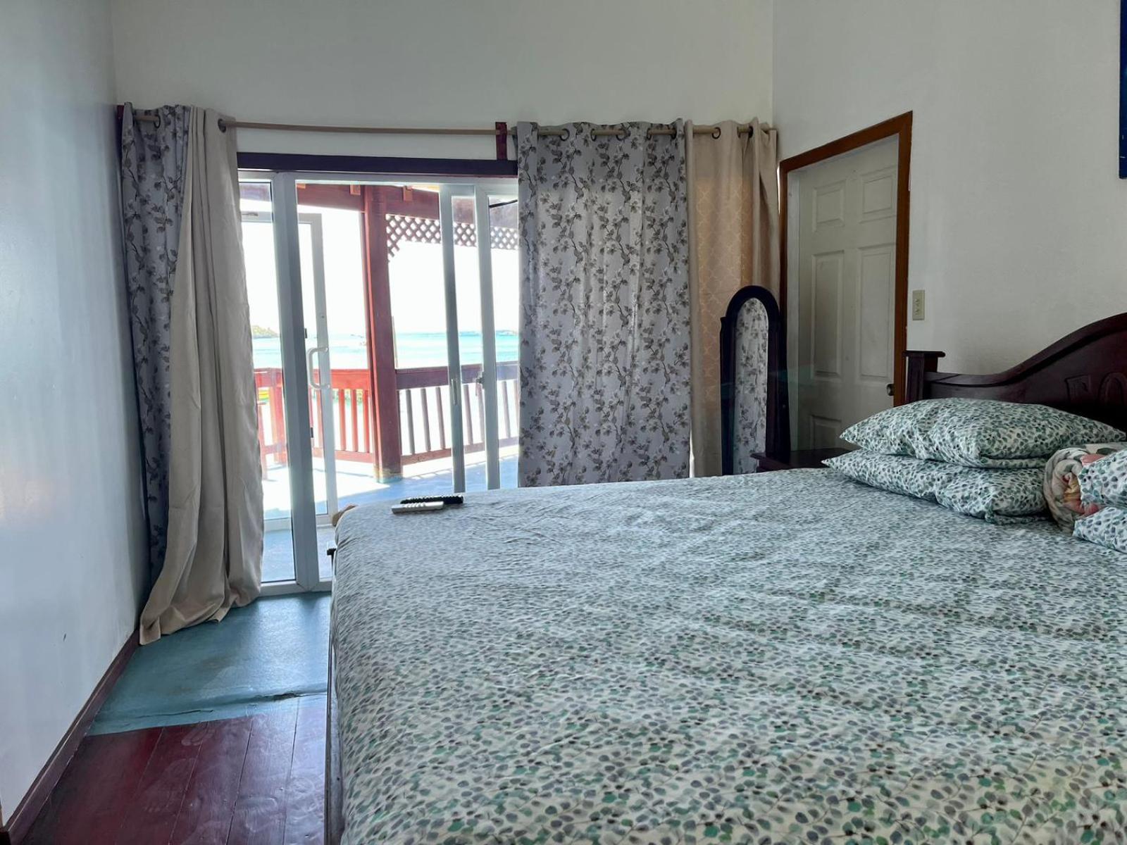 Fosters West Bay Resort 외부 사진
