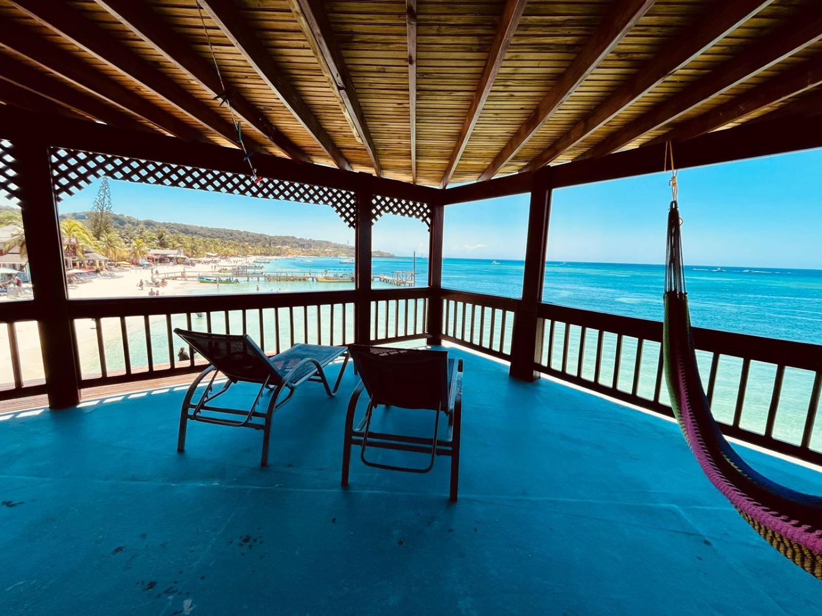 Fosters West Bay Resort 외부 사진