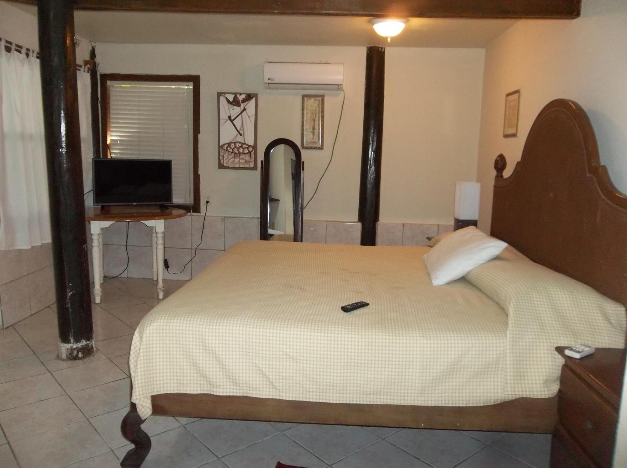 Fosters West Bay Resort 외부 사진