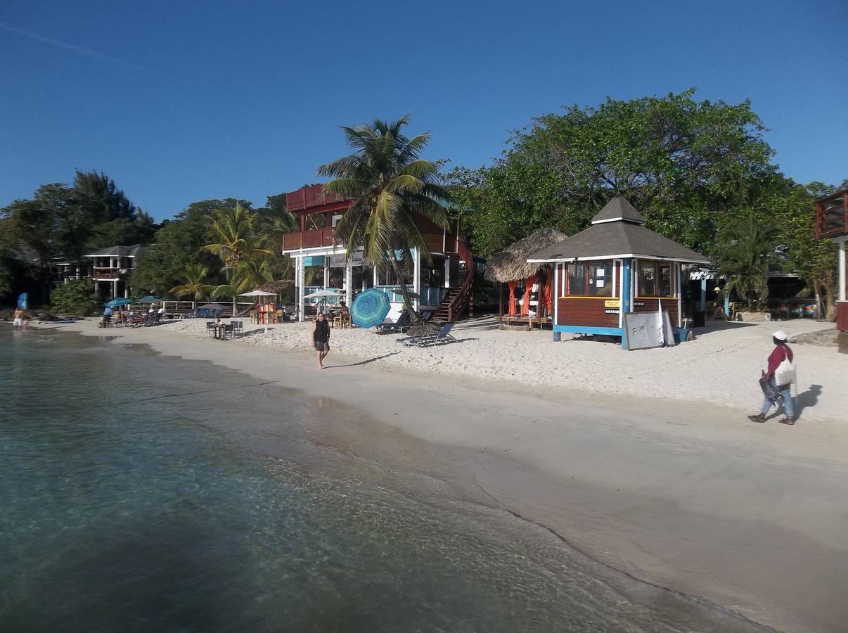 Fosters West Bay Resort 외부 사진