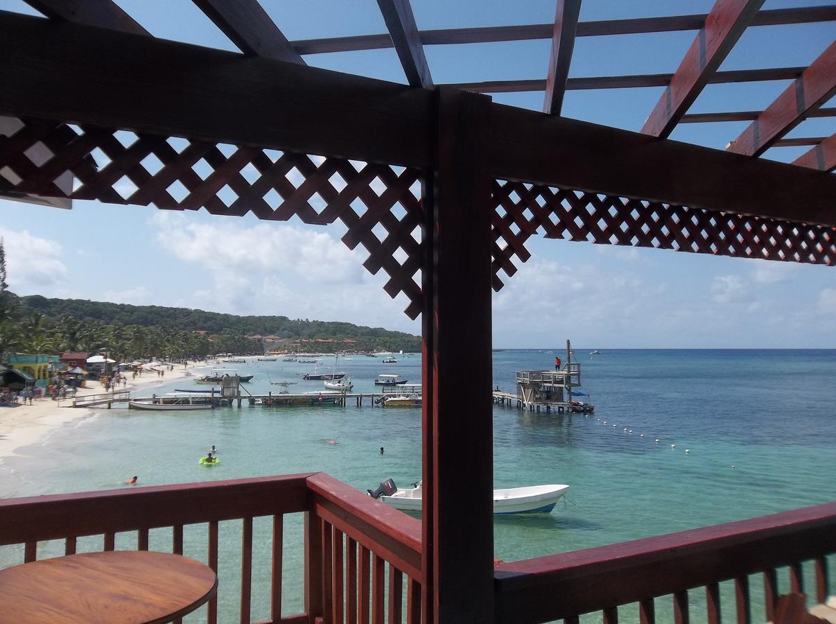Fosters West Bay Resort 외부 사진
