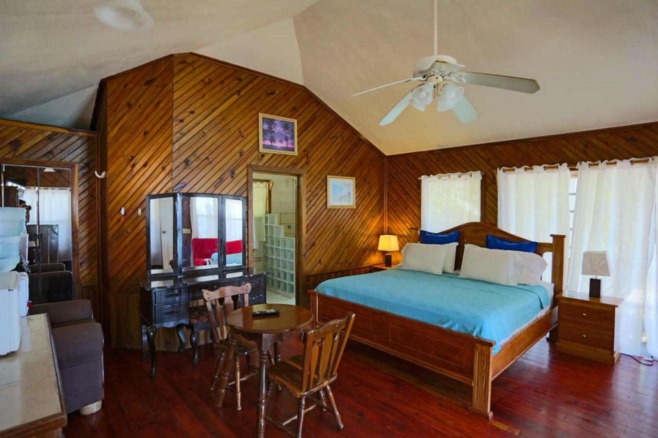 Fosters West Bay Resort 외부 사진