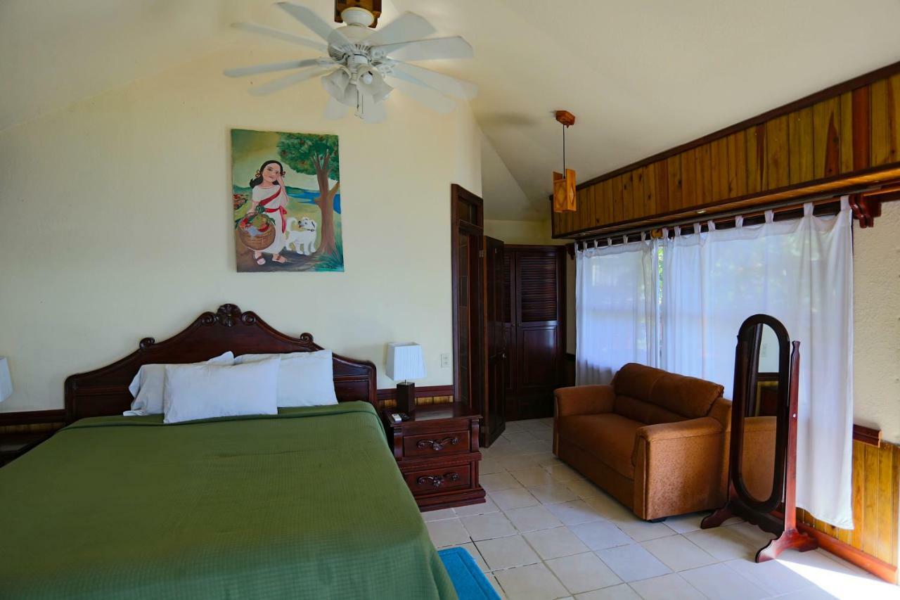 Fosters West Bay Resort 외부 사진