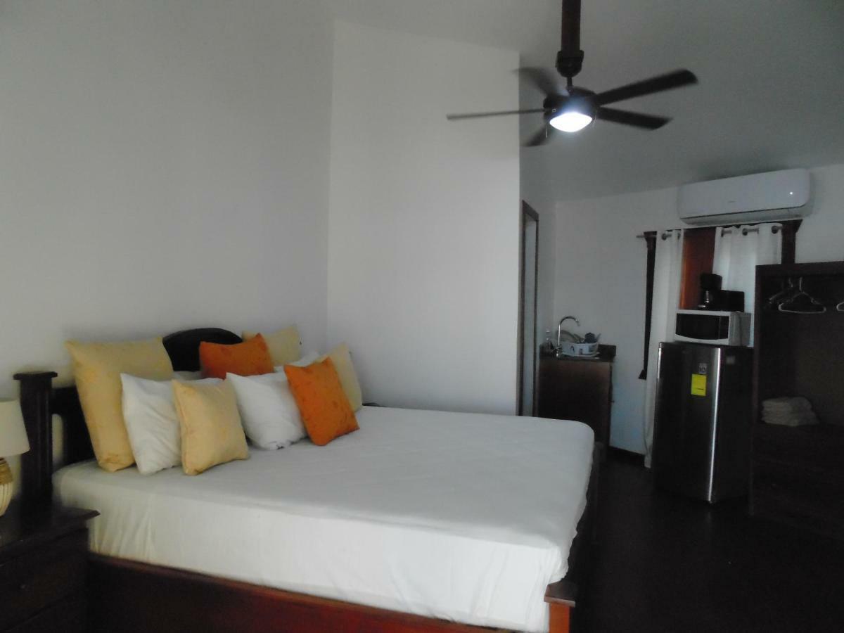 Fosters West Bay Resort 외부 사진