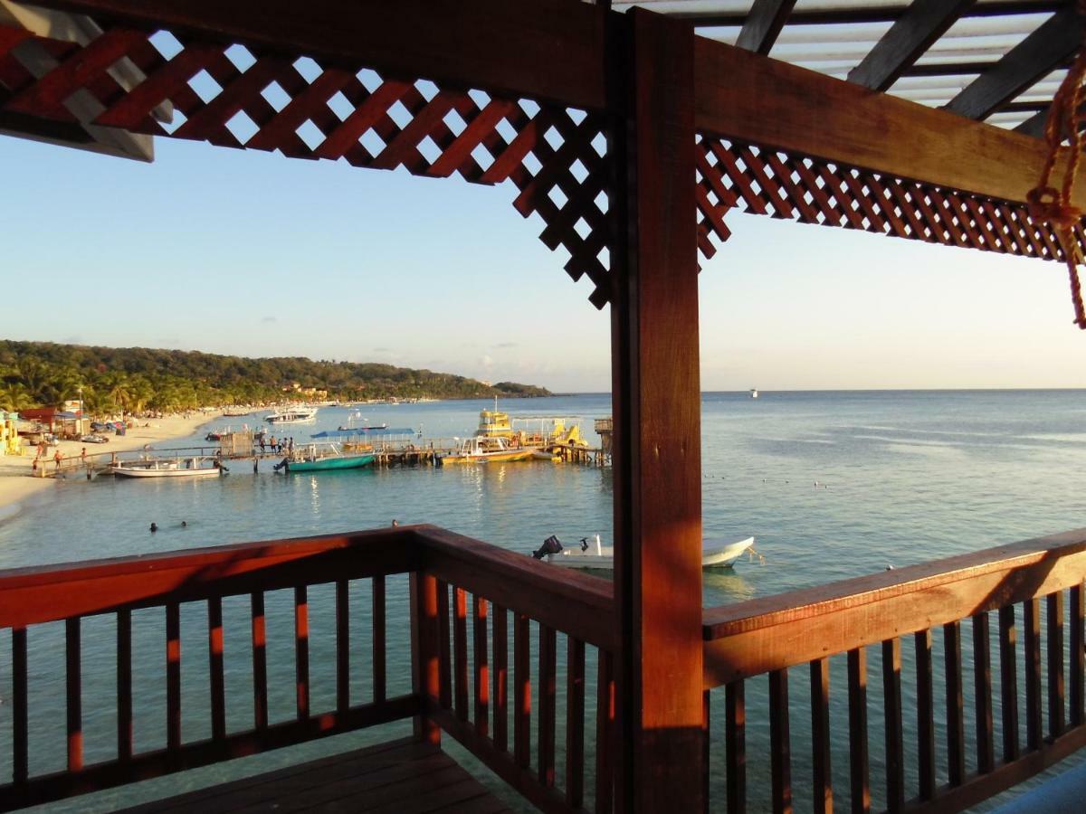 Fosters West Bay Resort 외부 사진
