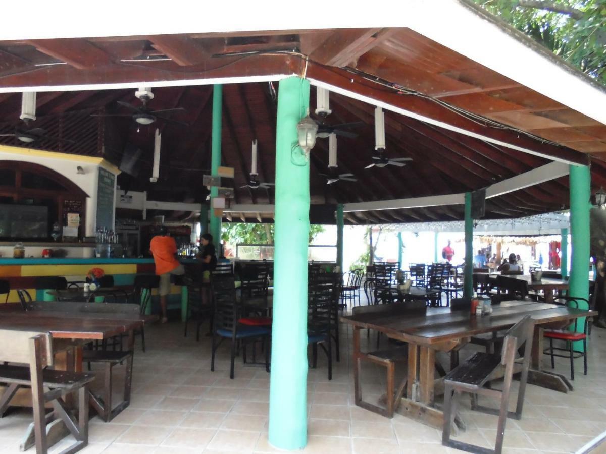 Fosters West Bay Resort 외부 사진