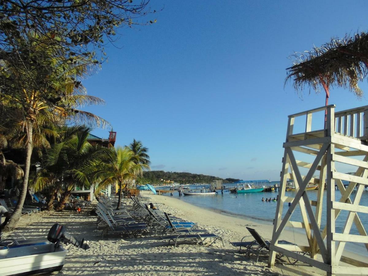 Fosters West Bay Resort 외부 사진